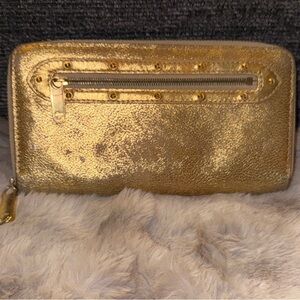 Authentic Louis Vuitton Zippy Suhali gold metallic leather & gold studded appeal